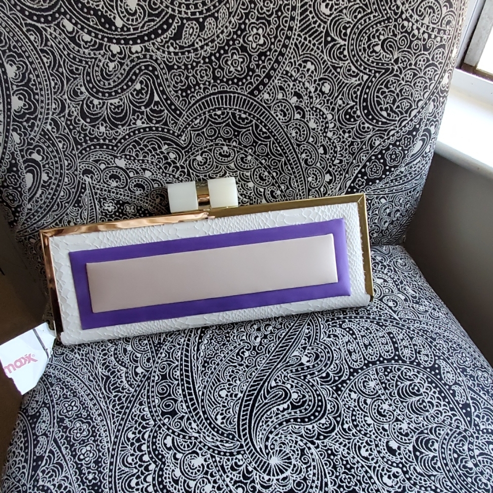 Multi textured clutch